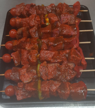 Brochette de bœuf (dans la pièce à fondue) mariné au paprika