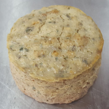 Gâteau de foie de volaille et sauce tomate